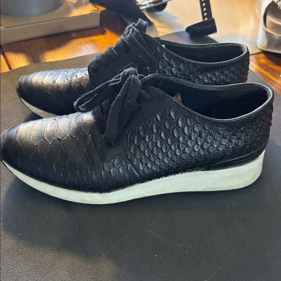 Vionic | Black Textured sneakers shoes 7M 7 M - Picture 4 of 6